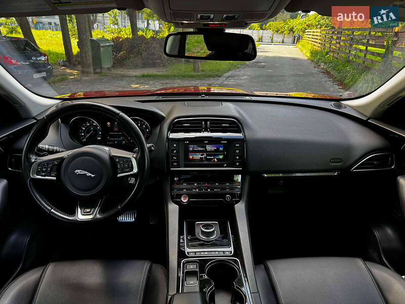 Внедорожник / Кроссовер Jaguar F-Pace 2016 в Киеве