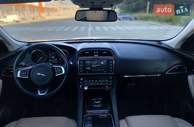 Внедорожник / Кроссовер Jaguar F-Pace 2017 в 