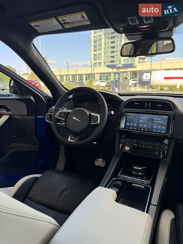 Позашляховик / Кросовер Jaguar F-Pace 2018 в Дніпрі
