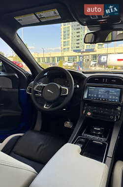 Внедорожник / Кроссовер Jaguar F-Pace 2018 в 