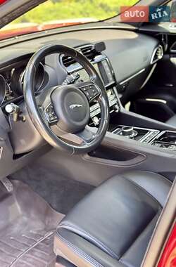 Позашляховик / Кросовер Jaguar F-Pace 2017 в 