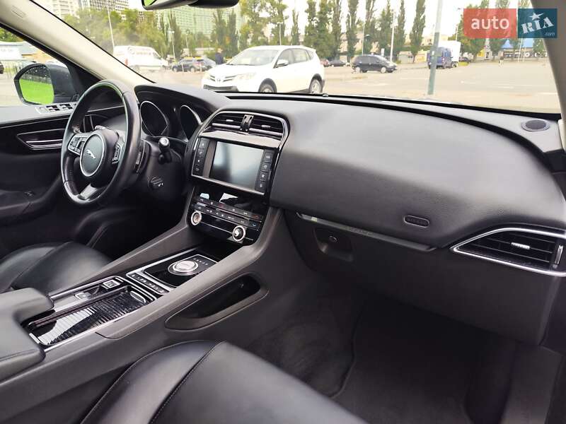 Позашляховик / Кросовер Jaguar F-Pace 2017 в Києві