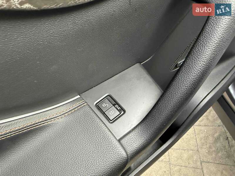 Внедорожник / Кроссовер Jaguar F-Pace 2016 в Львове фото 16 Внедорожник / Кроссовер Jaguar F-Pace 2016 в Львове