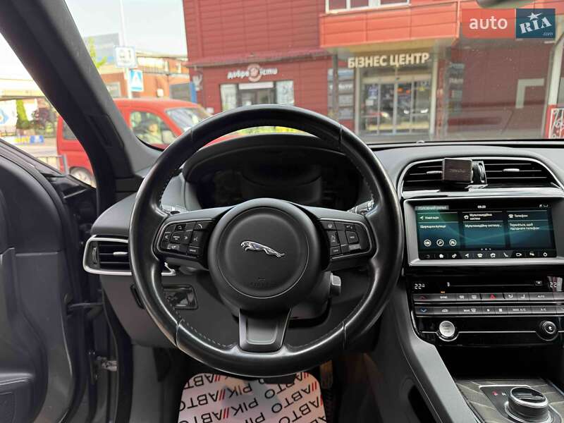 Внедорожник / Кроссовер Jaguar F-Pace 2016 в Львове фото 40 Внедорожник / Кроссовер Jaguar F-Pace 2016 в Львове