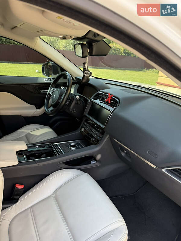 Позашляховик / Кросовер Jaguar F-Pace 2016 в Стрию