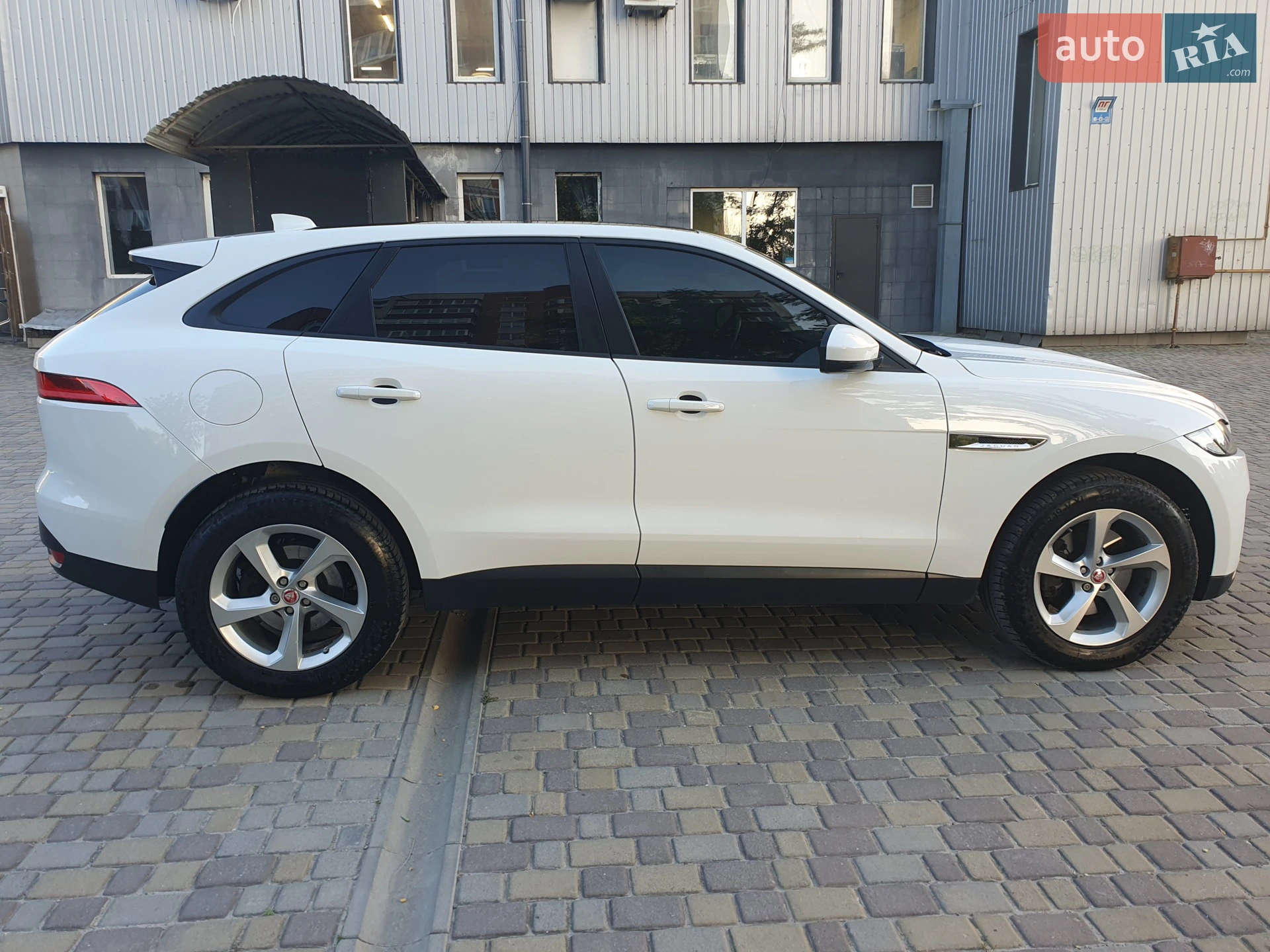 2017 Jaguar F-Pace - мініатюра 4