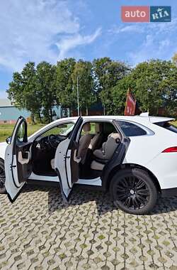 Внедорожник / Кроссовер Jaguar F-Pace 2016 в 