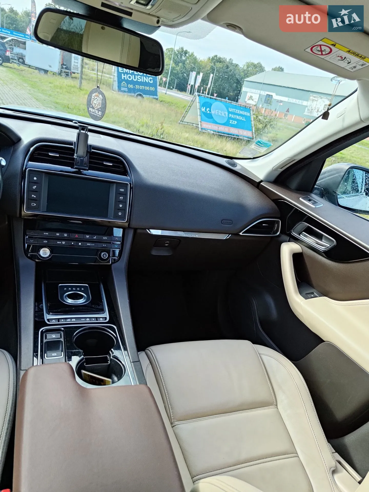 2016 Jaguar F-Pace - мініатюра 32
