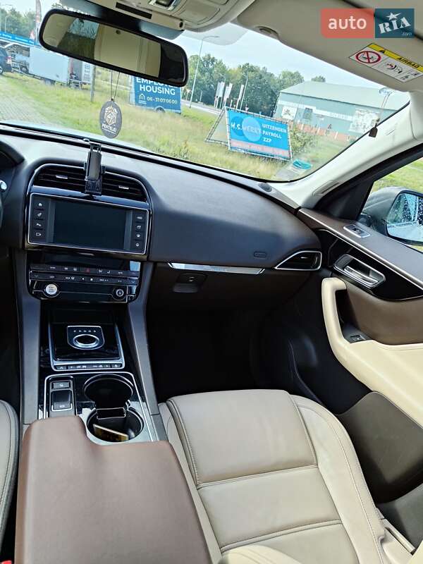 Позашляховик / Кросовер Jaguar F-Pace 2016 в Герці