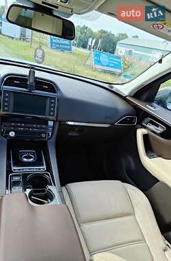 Внедорожник / Кроссовер Jaguar F-Pace 2016 в 