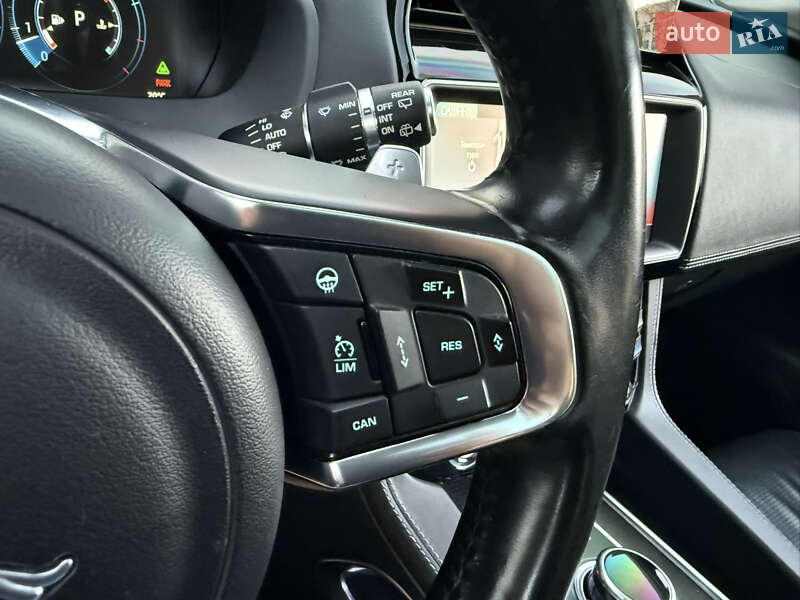 Позашляховик / Кросовер Jaguar F-Pace 2016 в Києві