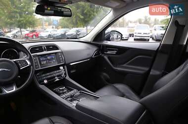 Позашляховик / Кросовер Jaguar F-Pace 2017 в 
