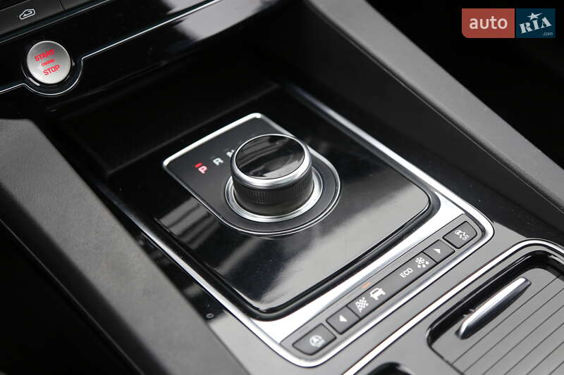 Позашляховик / Кросовер Jaguar F-Pace 2017 в Києві