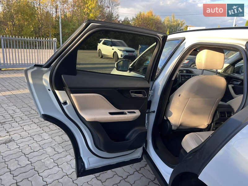 Позашляховик / Кросовер Jaguar F-Pace 2018 в Нововолинську