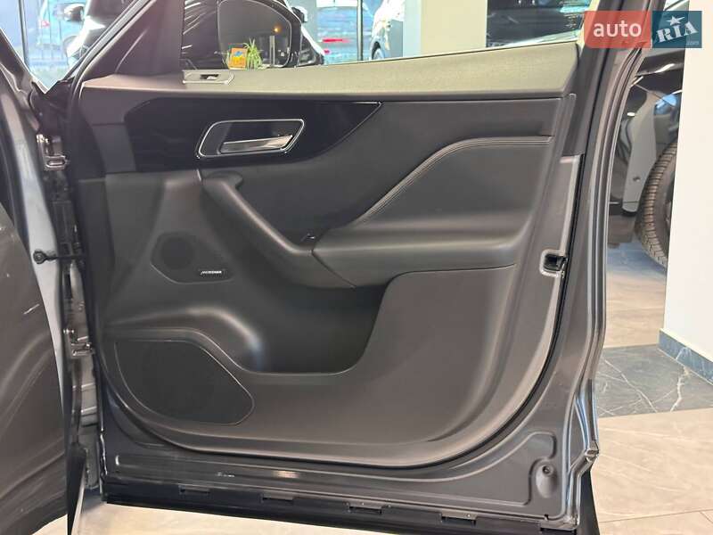 Позашляховик / Кросовер Jaguar F-Pace 2017 в Львові фото 36 Позашляховик / Кросовер Jaguar F-Pace 2017 в Львові