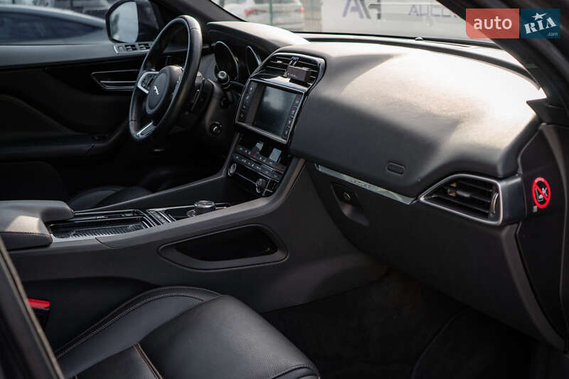Позашляховик / Кросовер Jaguar F-Pace 2018 в Києві