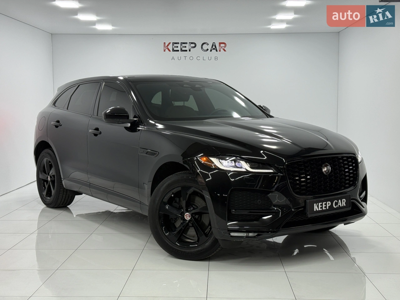 Jaguar F-Pace - це спортивний розкішний преміум-кросовер, який поєднує елегантність британської марки з динамікою, практичністю та комфортом для щоденних поїздок і пригод. 
Авто було привезено із США без пошкоджень. Зараз авто повністю обслуговано до дрібниць(всі чеки додаються) і в найідеальнішому стані, не потребує вкладень - сідай і насолоджуйся поїздкою! Готове до будь-яких перевірок і до повного переоформлення на нового власника.
Повний привід
Ідеальний стан
Без ДТП і без підкрасів
Повний безключовий доступ
Старт/Стоп
Адаптивні LED фари з авто дальнім світлом
Розширений шкіряний пакет
Преміальна акустика Meridian
Електропривод, розширені налаштування, пам'ять, підігрів та вентиляція передніх сидінь
Мультикермо з підігрівом і з пелюстками.
Адаптивний круїз-контроль
Утримання в смузі
АВТОУТРИМАННЯ
Адаптивна підвіска
Система контролю сліпих зон
Сенсорна мультимедіа з широким монітором, адаптована під наш регіон.
Навігація
CarPlay, Android Auto
Бездротова зарядка смартфона
Двозонний клімат-контроль
Панорамний дах з люком
Чорна стеля
Оздоблення салону під дерево
Атмосферне підсвічування салону
Камера заднього виду
Парктроніки
Асистент паркування
Електропривід багажника
Можлива купівля в кредит на фізичних та юридичних осіб (без ПДВ) під 1.9% на залишок в гривні з початковим внеском від 9000$.
Приймаємо оплату криптовалютою.
Візьмемо Ваше авто на комісійний продаж, зробимо якісну рекламу в наших соцмережах і покажемо хороший результат у найкоротші терміни!
Серед способів оновити авто, у нас є Trade IN на вигідних для клієнта умовах.
