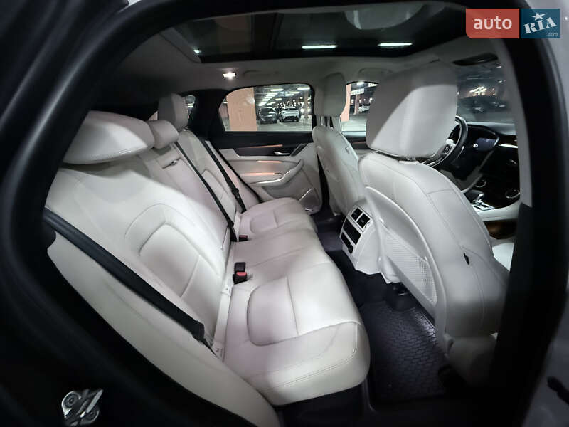 Внедорожник / Кроссовер Jaguar F-Pace 2022 в Киеве