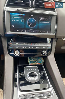 Внедорожник / Кроссовер Jaguar F-Pace 2019 в  фото 12 Внедорожник / Кроссовер Jaguar F-Pace 2019 в