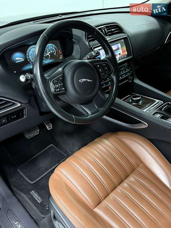 Внедорожник / Кроссовер Jaguar F-Pace 2016 в Одессе фото 12 Внедорожник / Кроссовер Jaguar F-Pace 2016 в Одессе