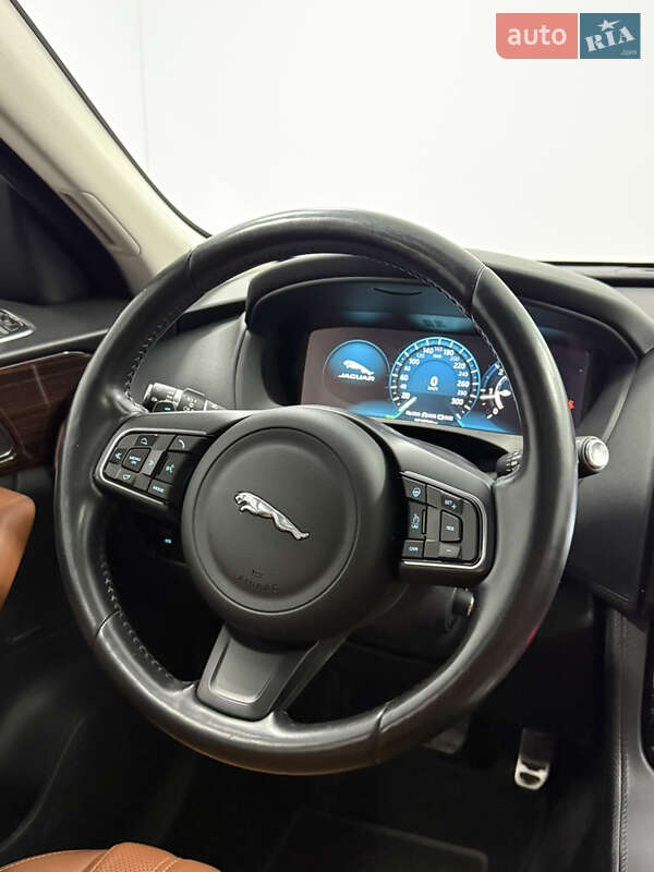 Внедорожник / Кроссовер Jaguar F-Pace 2016 в Одессе фото 20 Внедорожник / Кроссовер Jaguar F-Pace 2016 в Одессе