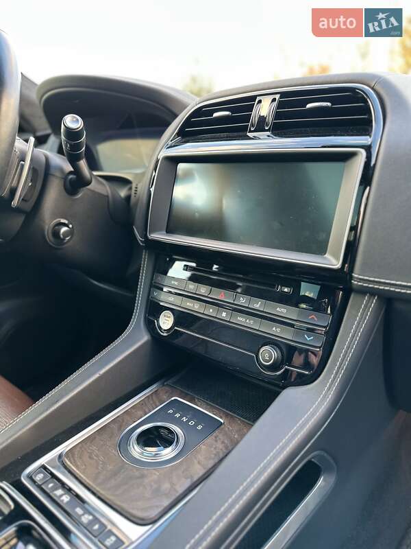 Внедорожник / Кроссовер Jaguar F-Pace 2018 в Южноукраинске фото 40 Внедорожник / Кроссовер Jaguar F-Pace 2018 в Южноукраинске