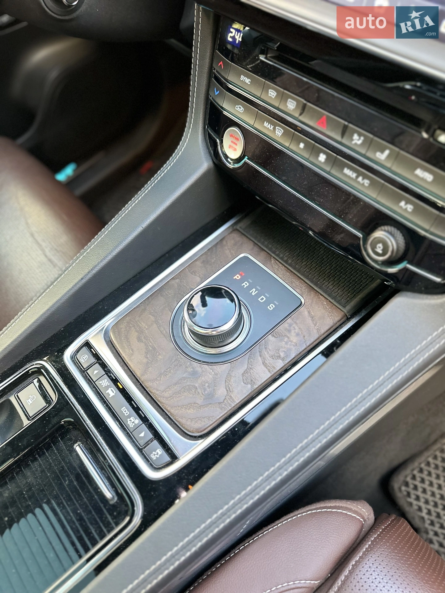 2018 Jaguar F-Pace - мініатюра 51
