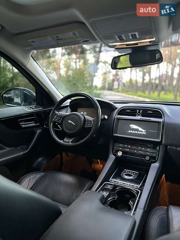 Позашляховик / Кросовер Jaguar F-Pace 2016 в Білогородці