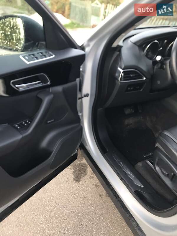 Внедорожник / Кроссовер Jaguar F-Pace 2017 в Кривом Роге