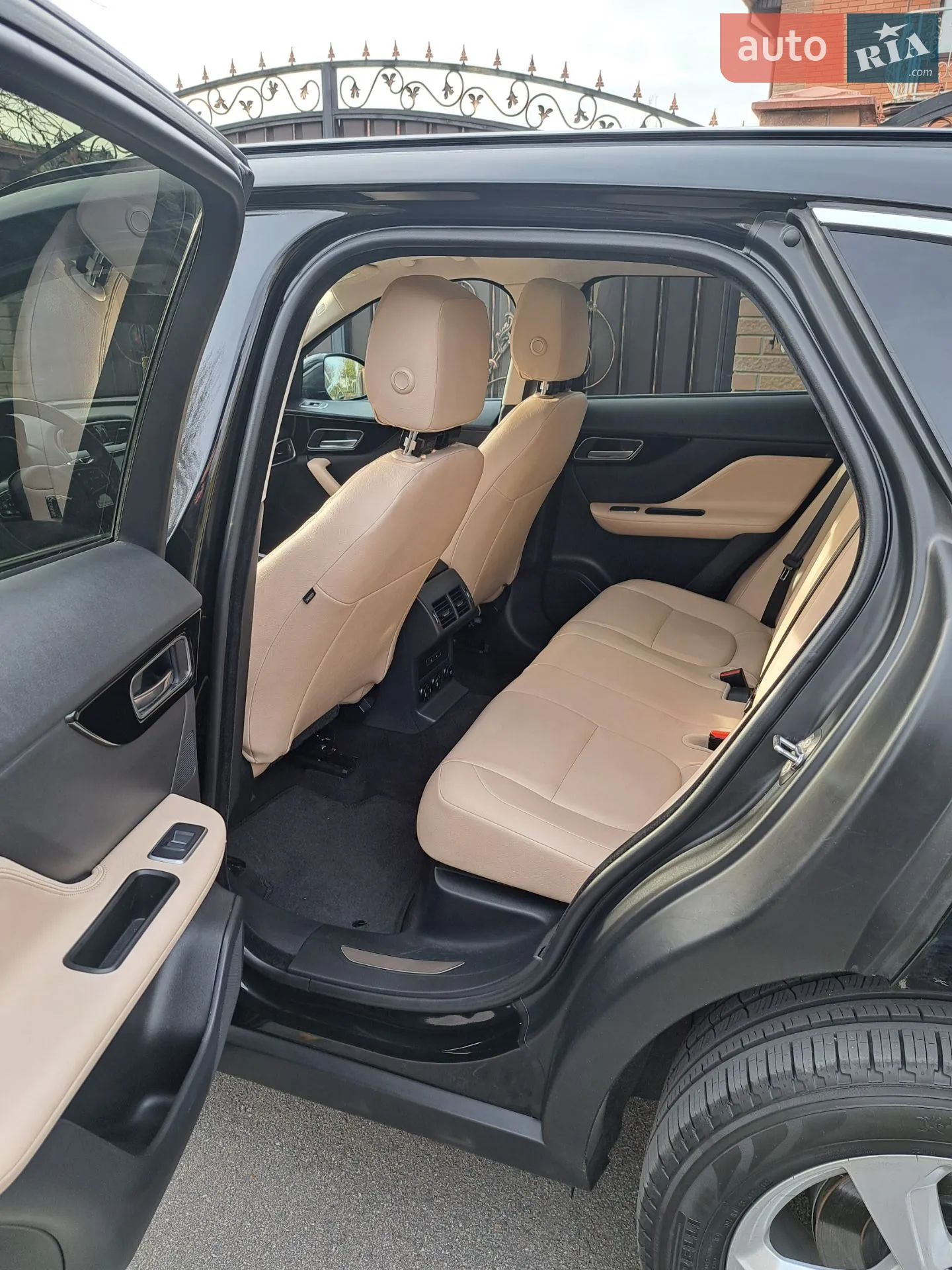 2018 Jaguar F-Pace - мініатюра 8