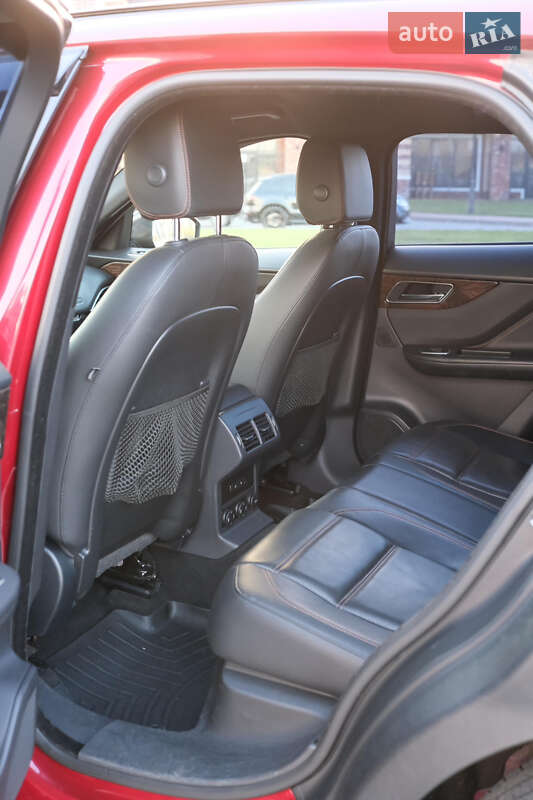 Внедорожник / Кроссовер Jaguar F-Pace 2016 в Киеве