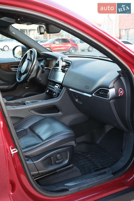 Внедорожник / Кроссовер Jaguar F-Pace 2016 в Киеве