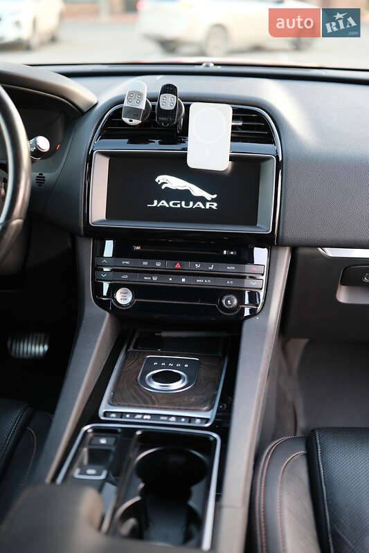 Внедорожник / Кроссовер Jaguar F-Pace 2016 в Киеве