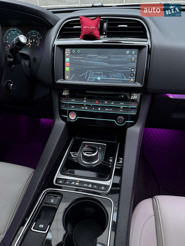 Внедорожник / Кроссовер Jaguar F-Pace 2016 в Киеве