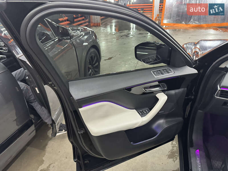 Внедорожник / Кроссовер Jaguar F-Pace 2016 в Киеве