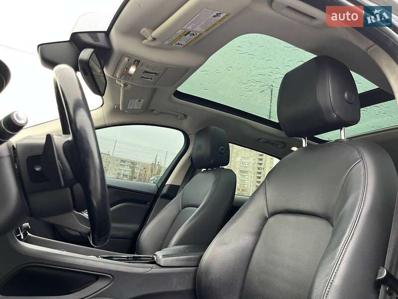 Позашляховик / Кросовер Jaguar F-Pace 2017 в Києві фото 28 Позашляховик / Кросовер Jaguar F-Pace 2017 в Києві