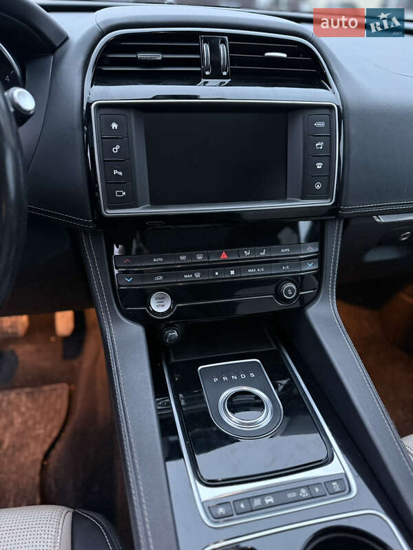 Позашляховик / Кросовер Jaguar F-Pace 2016 в Луцьку фото 19 Позашляховик / Кросовер Jaguar F-Pace 2016 в Луцьку