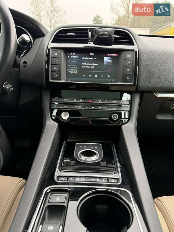 Позашляховик / Кросовер Jaguar F-Pace 2017 в Львові
