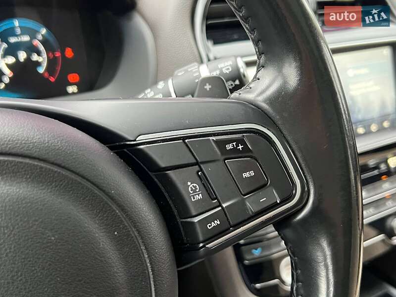 Позашляховик / Кросовер Jaguar F-Pace 2016 в Києві фото 23 Позашляховик / Кросовер Jaguar F-Pace 2016 в Києві