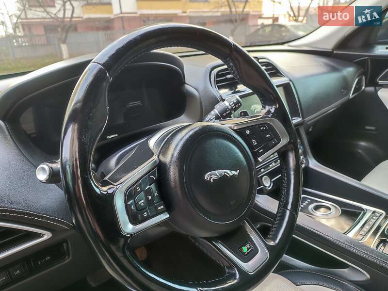 Внедорожник / Кроссовер Jaguar F-Pace 2017 в Ивано-Франковске