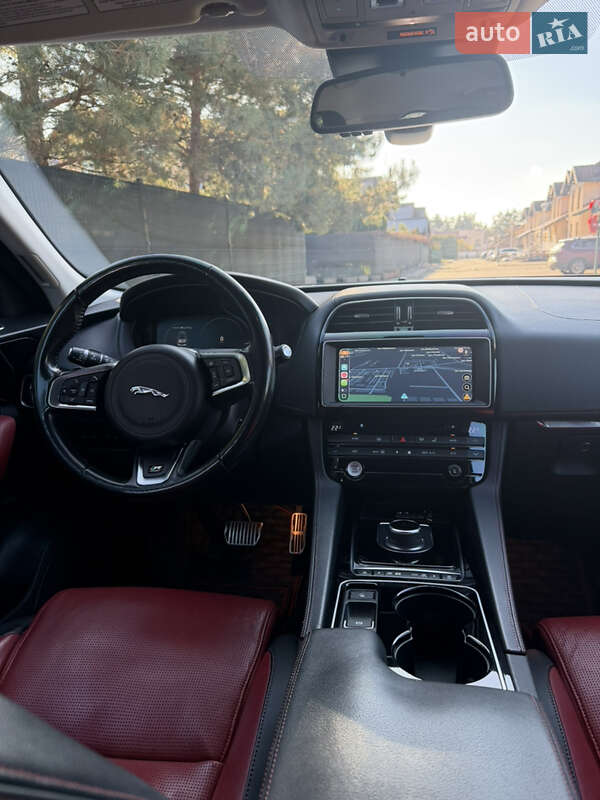 Внедорожник / Кроссовер Jaguar F-Pace 2016 в Киеве