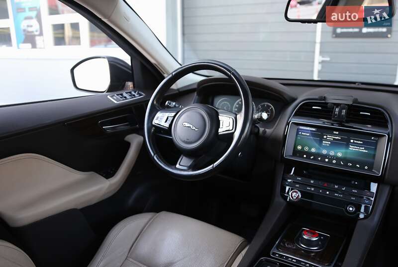 Внедорожник / Кроссовер Jaguar F-Pace 2016 в Киеве