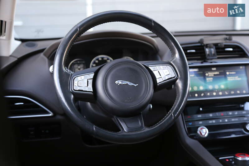Внедорожник / Кроссовер Jaguar F-Pace 2016 в Киеве