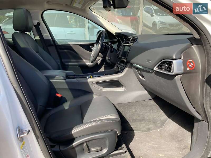 Позашляховик / Кросовер Jaguar F-Pace 2017 в Києві