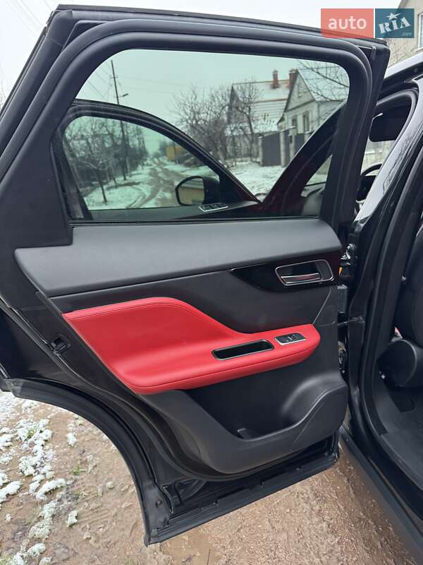 Позашляховик / Кросовер Jaguar F-Pace 2017 в Нововолинську