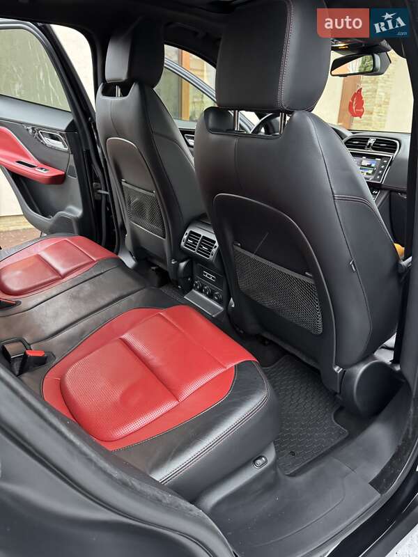 Позашляховик / Кросовер Jaguar F-Pace 2017 в Нововолинську