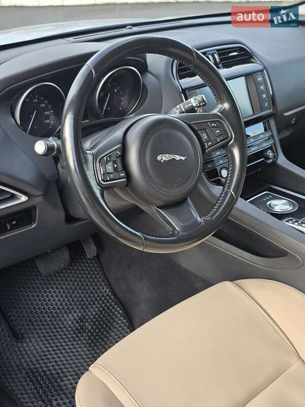 Внедорожник / Кроссовер Jaguar F-Pace 2017 в Киеве фото 11 Внедорожник / Кроссовер Jaguar F-Pace 2017 в Киеве