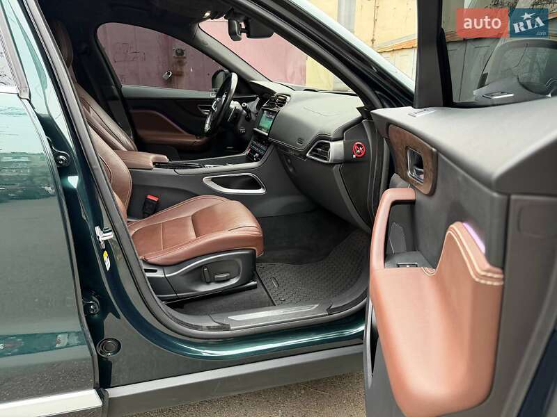 Позашляховик / Кросовер Jaguar F-Pace 2016 в Дніпрі
