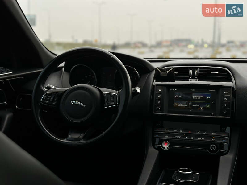 Внедорожник / Кроссовер Jaguar F-Pace 2017 в Львове фото 10 Внедорожник / Кроссовер Jaguar F-Pace 2017 в Львове