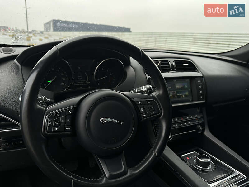 Внедорожник / Кроссовер Jaguar F-Pace 2017 в Львове фото 20 Внедорожник / Кроссовер Jaguar F-Pace 2017 в Львове